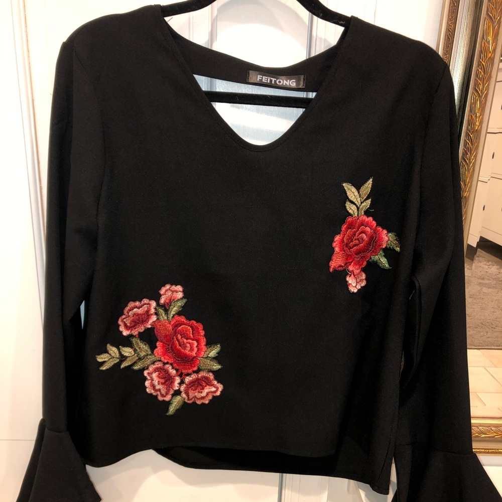 Black blouse with rose details and bell sleeves L